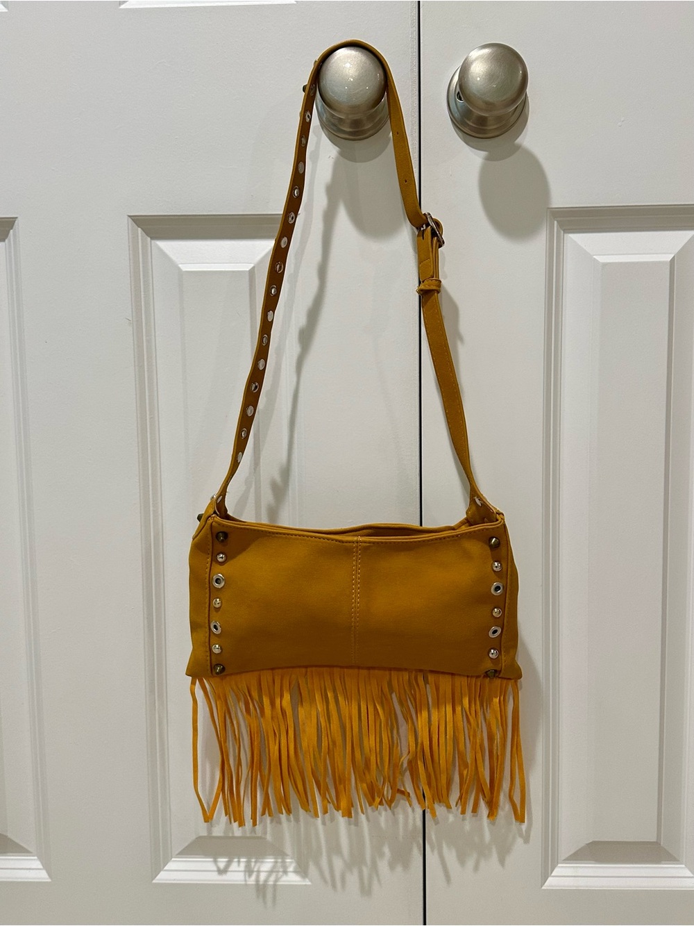 Fringe Crossbody Bag in Mustard Yellow Adjustable Strap Fringe Studs NWOT’S